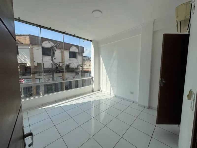 House for rent downtown, suitable for medical offices: foto 5 de 11