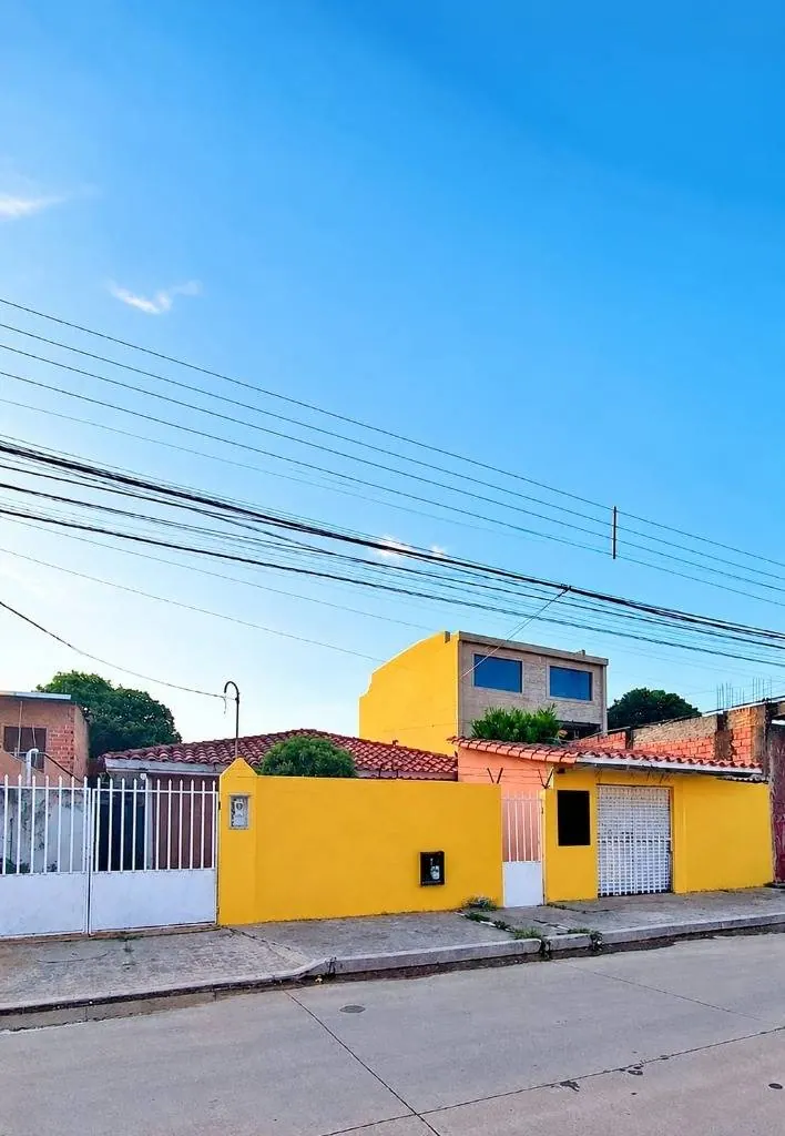 Casa de 450 m² en venta sobre la Av. 3 Pasos al Frente, Zona Este