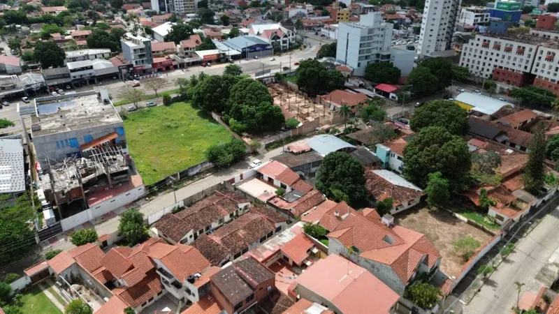900 m² lot for sale in the East Zone, Av. Suárez Arana: foto 2 de 6