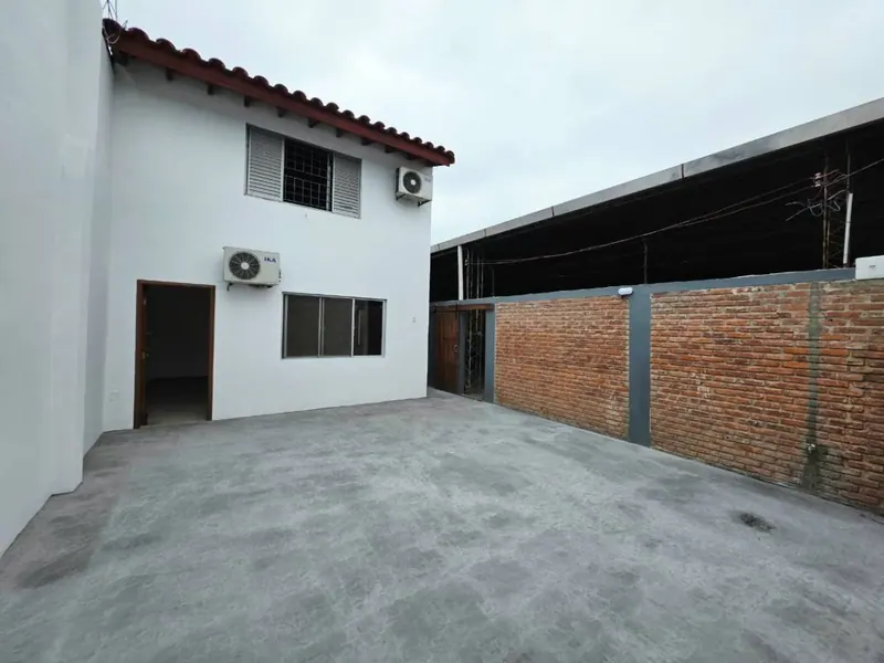 Commercial house with warehouse for sale on Av. Virgen de Cotoca: foto 3 de 16