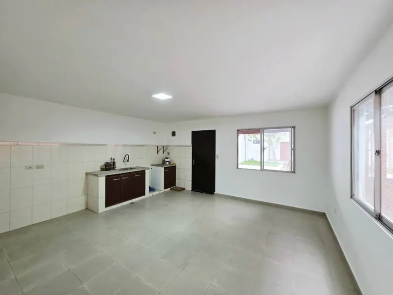 Commercial house with warehouse for sale on Av. Virgen de Cotoca: foto 11 de 16