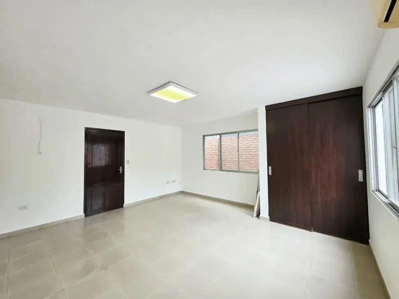 Commercial house with warehouse for sale on Av. Virgen de Cotoca: foto 12 de 16