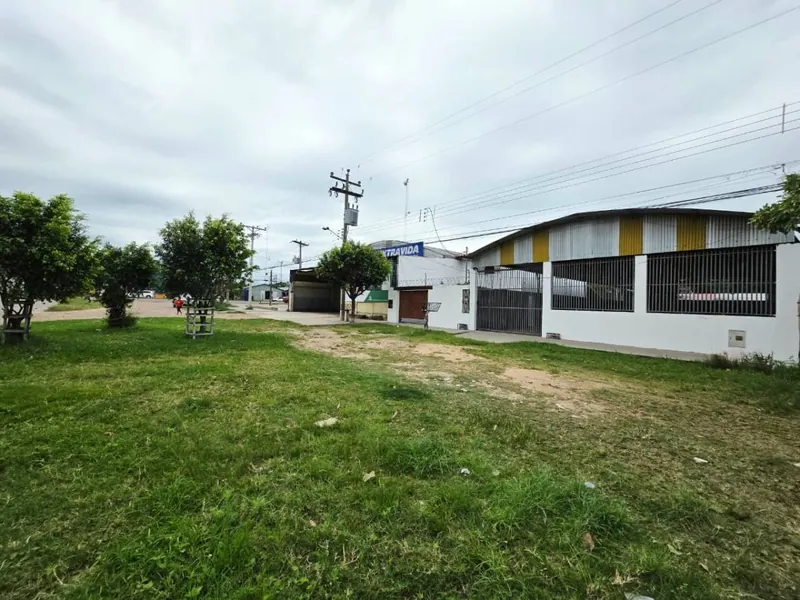 Commercial house with warehouse for sale on Av. Virgen de Cotoca: foto 14 de 16