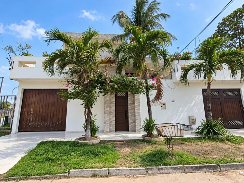 Casa con 2 departamentos independientes en venta en la Zona Este