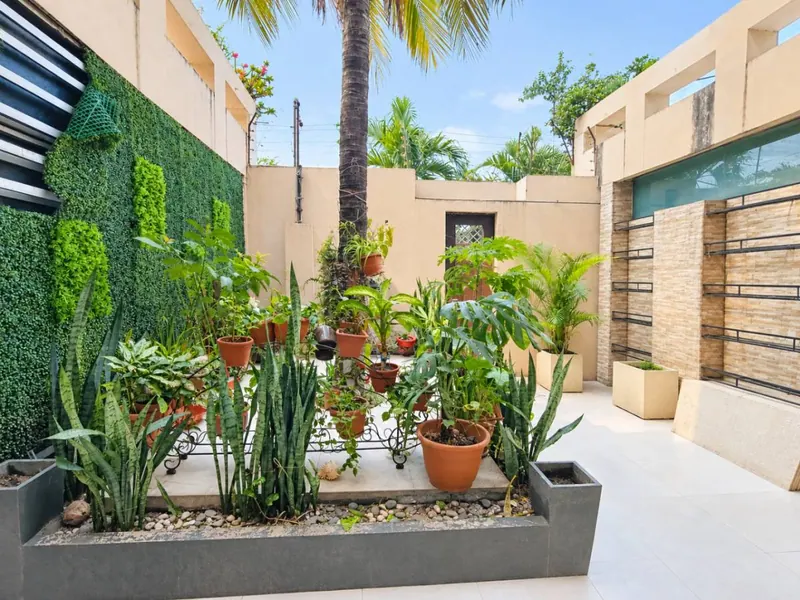 Casa con 2 departamentos independientes en venta en la Zona Este: foto 2 de 29