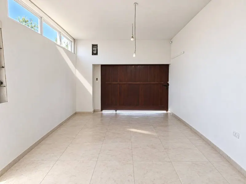 Casa con 2 departamentos independientes en venta en la Zona Este: foto 3 de 29