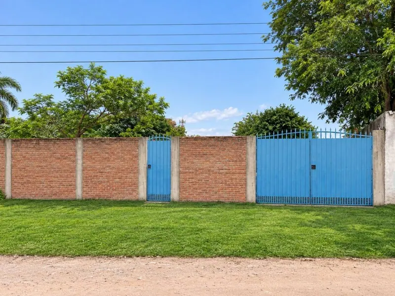 Casa en venta en la Zona Oeste, terreno de 800 m²