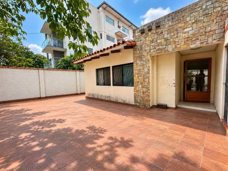 3-bedroom house for anticrético on Av. Banzer, North Zone: foto 2 de 30