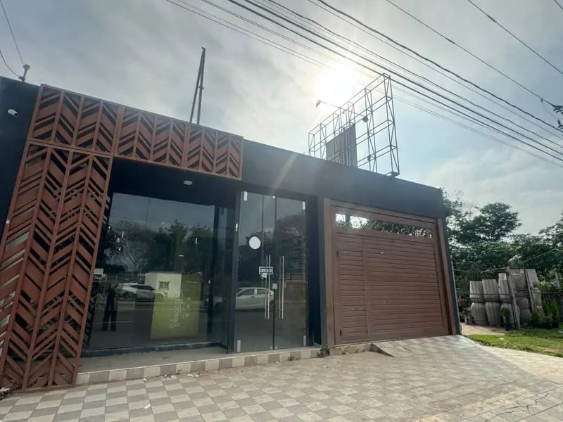Casa de uso comercial en venta sobre la avenida G77, Zona Norte