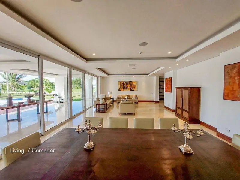 Casa amoblada con piscina en venta en Colinas del Urubó, Sector 2: foto 3 de 17