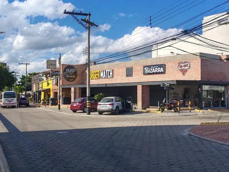Local comercial de 70 m² en alquiler en Hamacas Foodie, av. Beni: foto 2 de 3