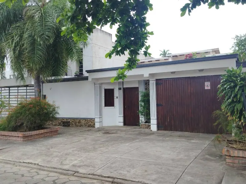 Casa de 5 dormitorios en venta en el barrio Hamacas, Zona Norte