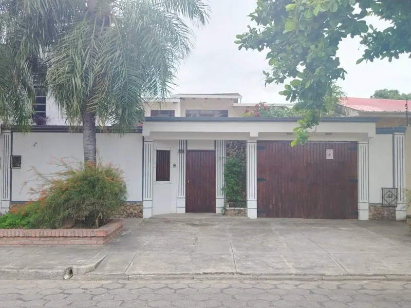 5-bedroom house for sale in Hamacas neighborhood, North Zone: foto 2 de 21