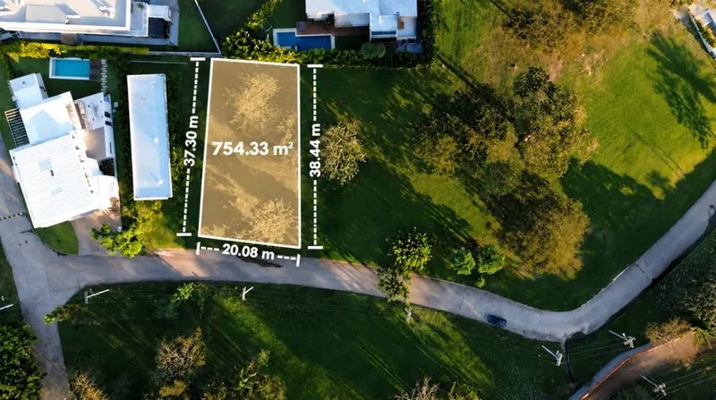 Terreno de 754 m² en venta en el condominio Urubó Golf: foto 1 de 3