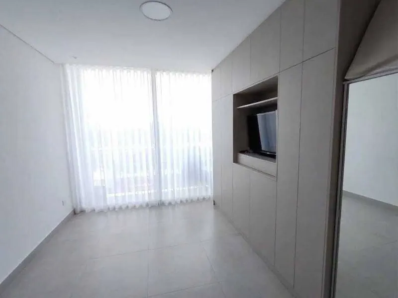Departamento de 2 dormitorios en venta en el edificio T25, Equipetrol: foto 3 de 8