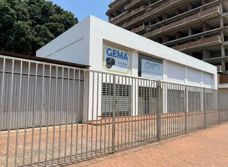Terreno de uso mixto de 2.391,28 m² en venta sobre el 6to anillo: foto 4 de 9