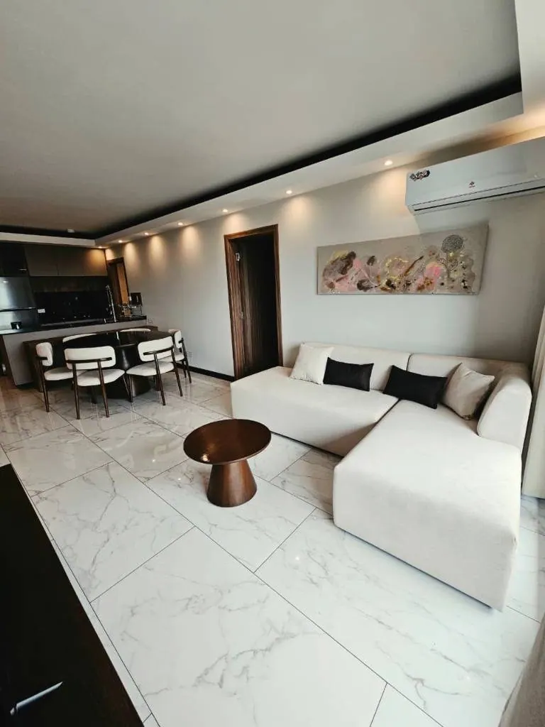 Departamento amoblado de 2 suites en alquiler en Sky Eclipse: foto 4 de 10