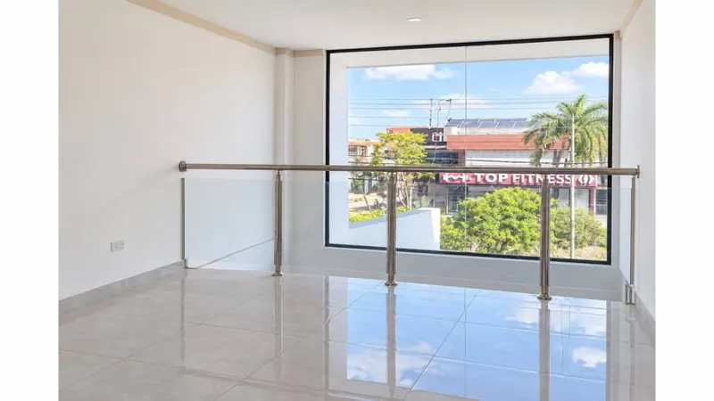 33.47 m² commercial space for rent on Av. Virgen de Cotoca: foto 4 de 6
