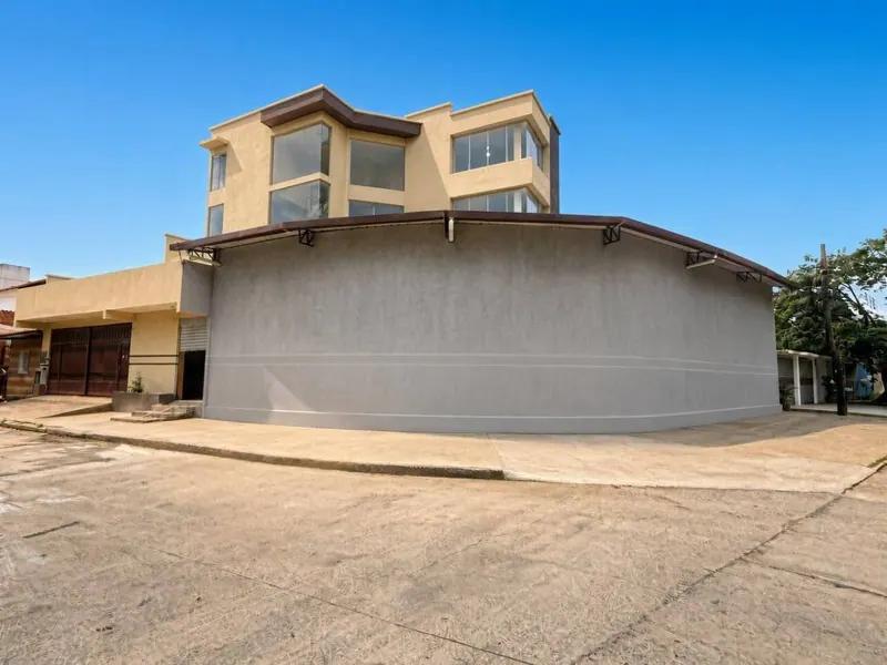 Casa de 750 m² en alquiler sobre el canal Pedro Vélez, Zona Norte