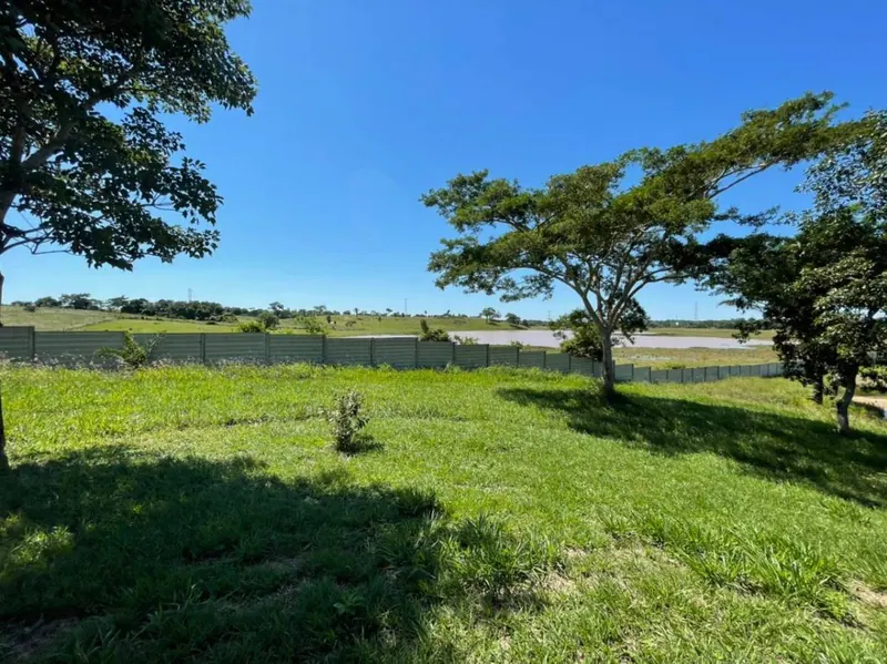 Terreno de 764,81 m² en venta en el condominio Laguna Vista, Urubó: foto 5 de 7