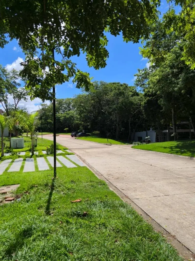 Terreno de 1.086,69 m² en venta en La Hacienda del Urubó
