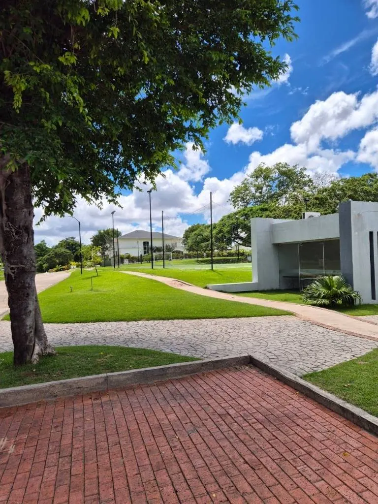 Terreno de 1.086,69 m² en venta en La Hacienda del Urubó: foto 10 de 11