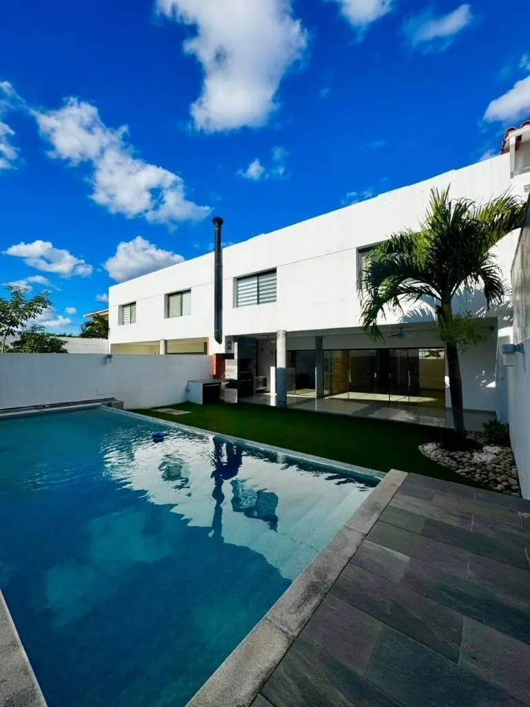 Casa de 4 suites en venta en el condominio La Colina, Zona Norte