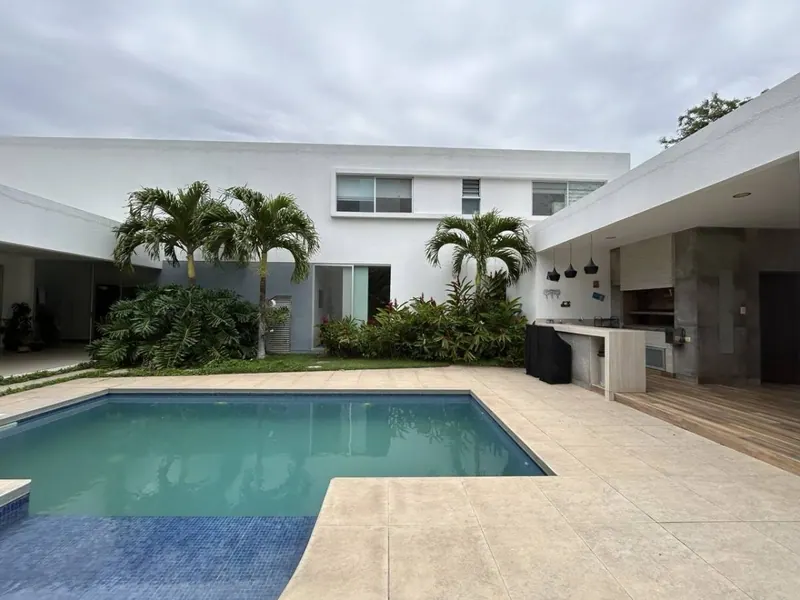 Casa de 4 dormitorios en venta en el condominio Río Sierra, Urubó