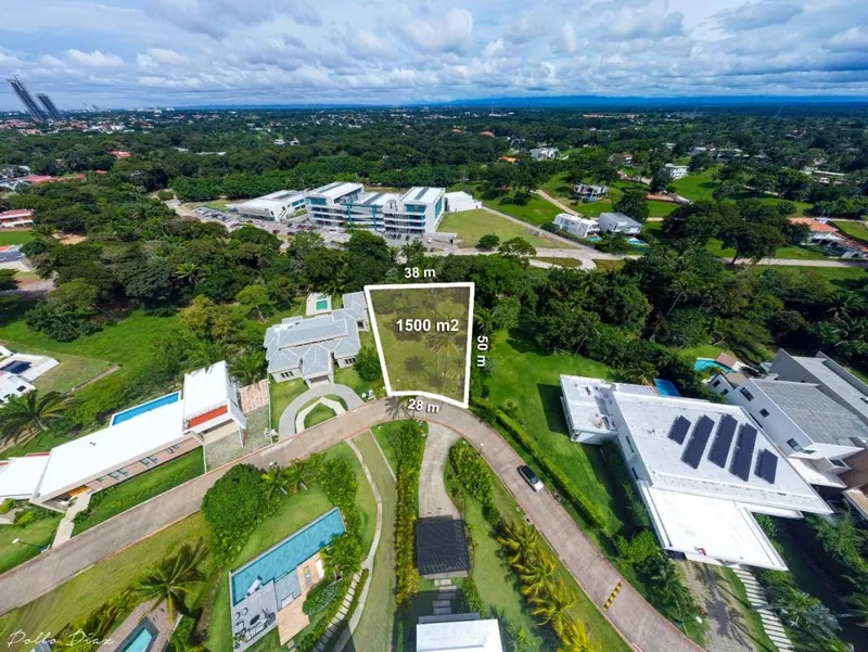 Terreno de 1.500 m² en venta en Colinas del Urubó 2, San Javierito