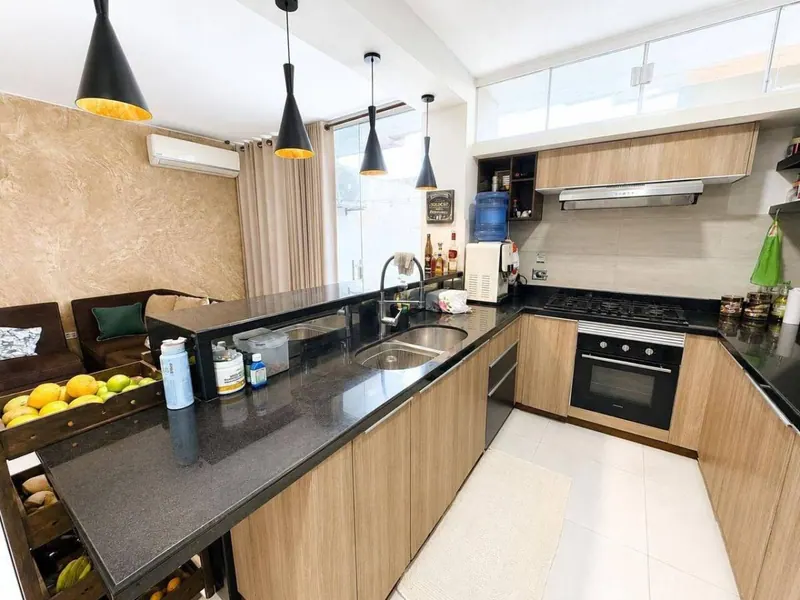 Casa de dos plantas con 3 dormitorios en suite en venta, Zona Norte: foto 2 de 6