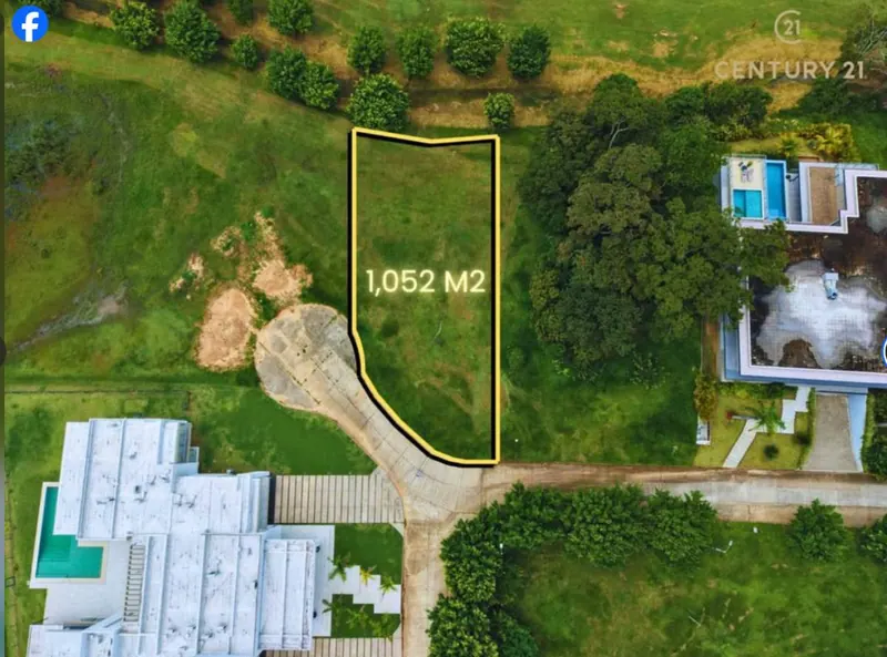 Terreno en esquina en venta en Urubó Golf, 1.052 m²: foto 1 de 3