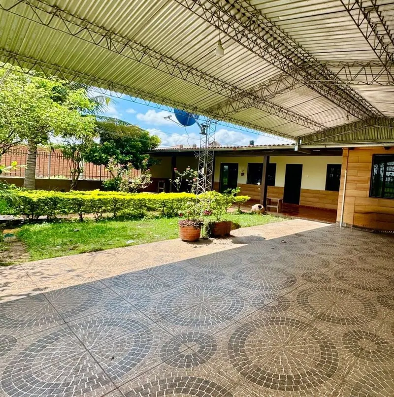 Casa en esquina en venta en Warnes, Urb. Valle Sánchez, 448 m²