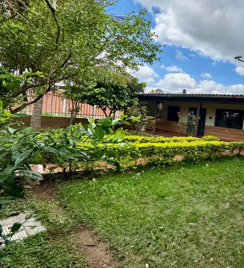 Corner house for sale in Warnes, Valle Sánchez development, 448 m²: foto 6 de 11