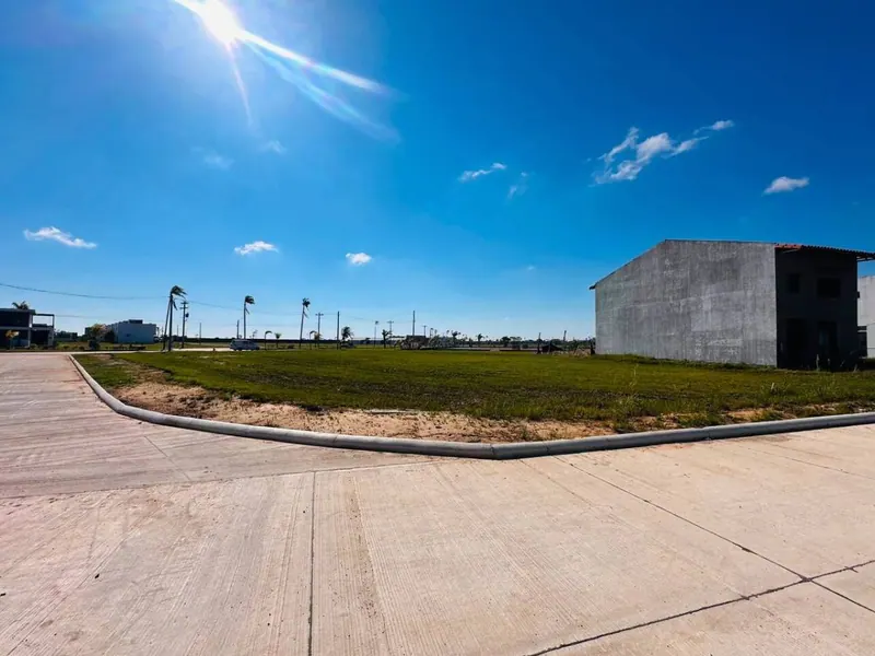 Terreno en esquina de 744,85 m² en venta en el Urubó