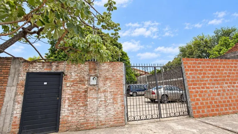 Casa en venta en la Zona Este, terreno de 438 m² cerca al 4to anillo