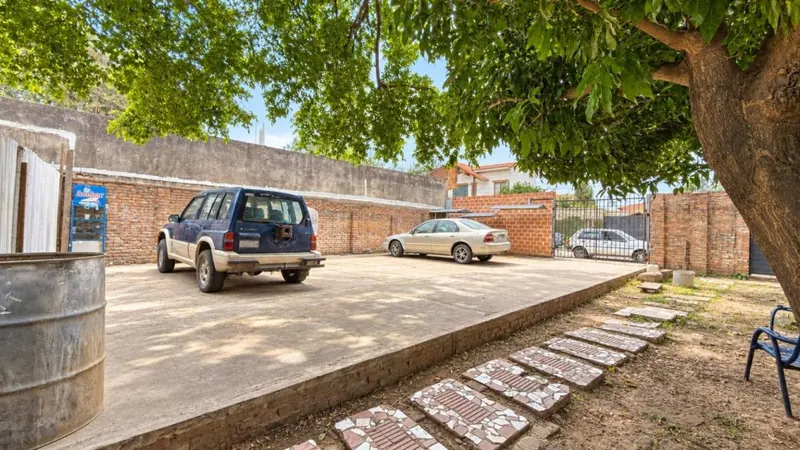 House for sale in the East Zone, 438 m² lot near the 4th ring: foto 2 de 7