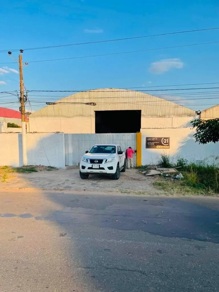 800 m² warehouse for rent in Cotoca, on a main avenue: foto 2 de 14