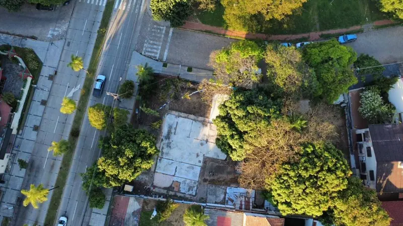 1,276 m² commercial lot for rent on Av. Irala