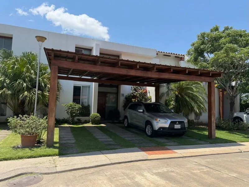 Casa de 3 dormitorios en venta en el condominio Costa Blanca III