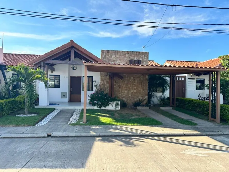 Casa de 3 dormitorios en venta en el condominio Fontana Riviera 2