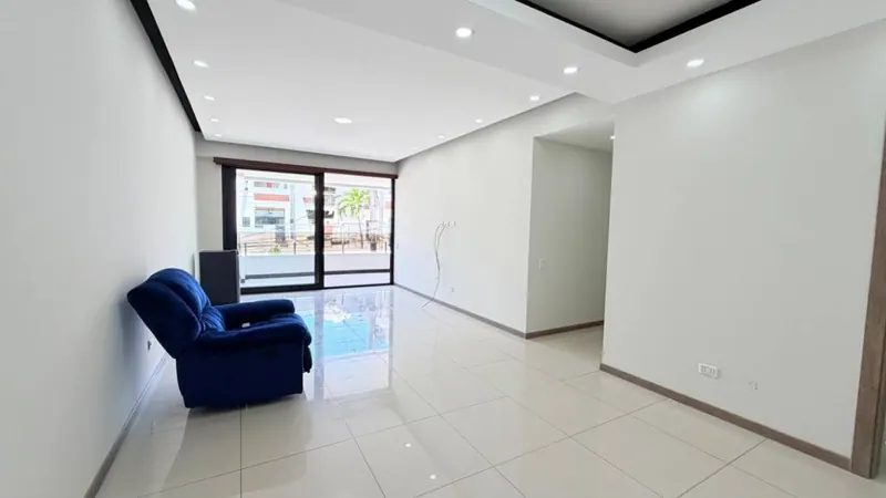 Departamento de 2 dormitorios en venta en Sky Phoenix, Equipetrol: foto 5 de 11