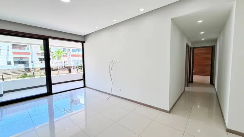 Departamento de 2 dormitorios en venta en Sky Phoenix, Equipetrol: foto 6 de 11