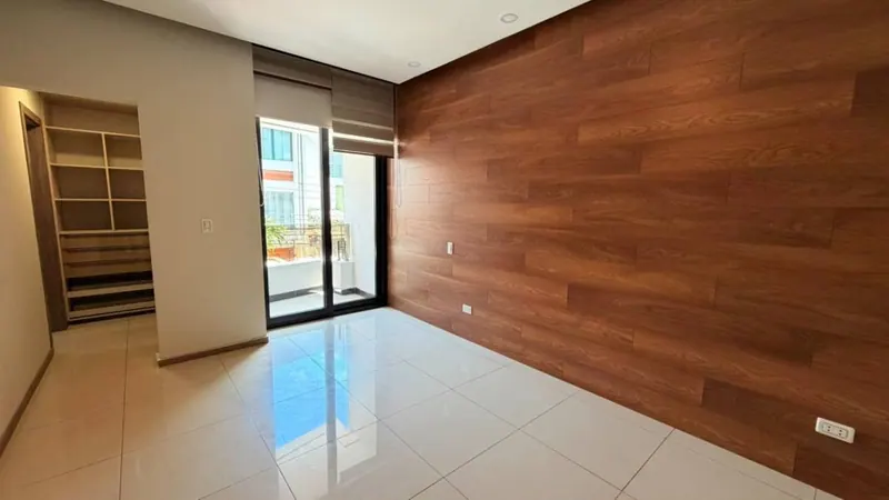 Departamento de 2 dormitorios en venta en Sky Phoenix, Equipetrol: foto 8 de 11