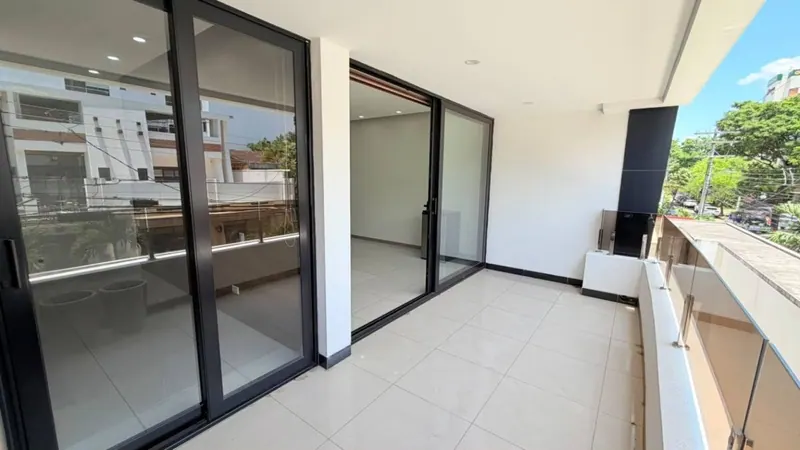 Departamento de 2 dormitorios en venta en Sky Phoenix, Equipetrol: foto 9 de 11