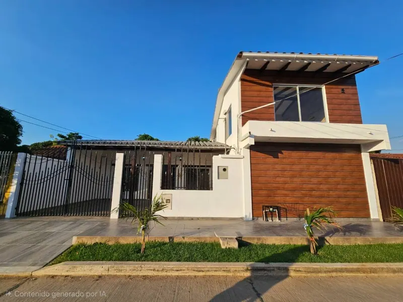 Casa con departamento independiente en venta en urbanización Patujú