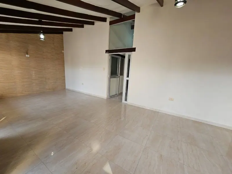 Casa con departamento independiente en venta en urbanización Patujú: foto 6 de 27