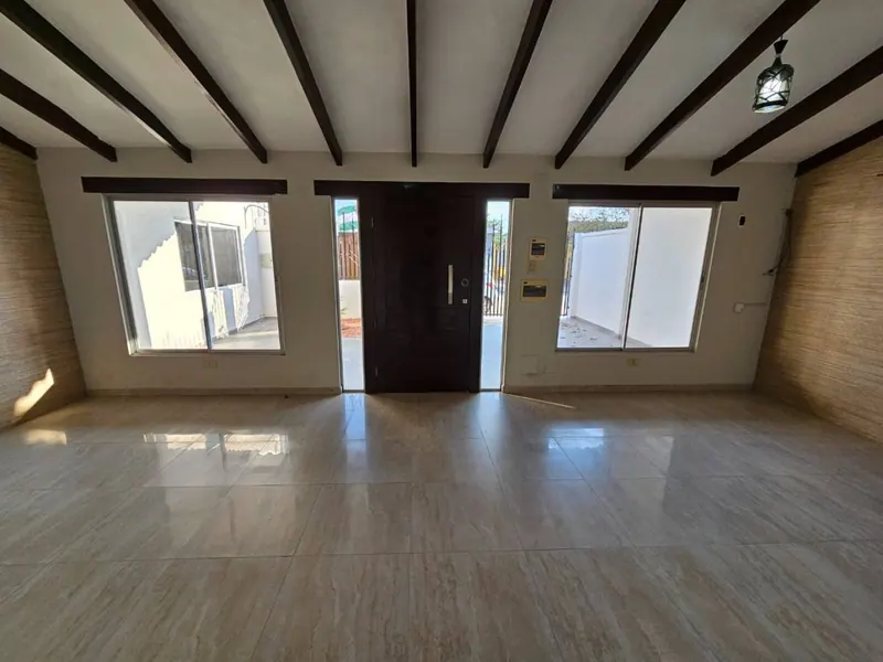 Casa con departamento independiente en venta en urbanización Patujú: foto 7 de 27