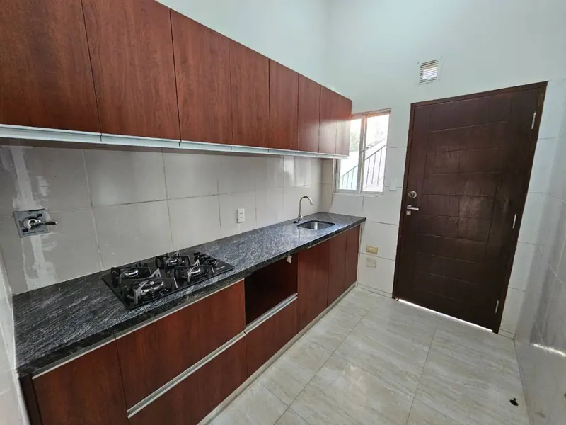 Casa con departamento independiente en venta en urbanización Patujú: foto 9 de 27