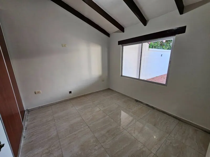 Casa con departamento independiente en venta en urbanización Patujú: foto 12 de 27