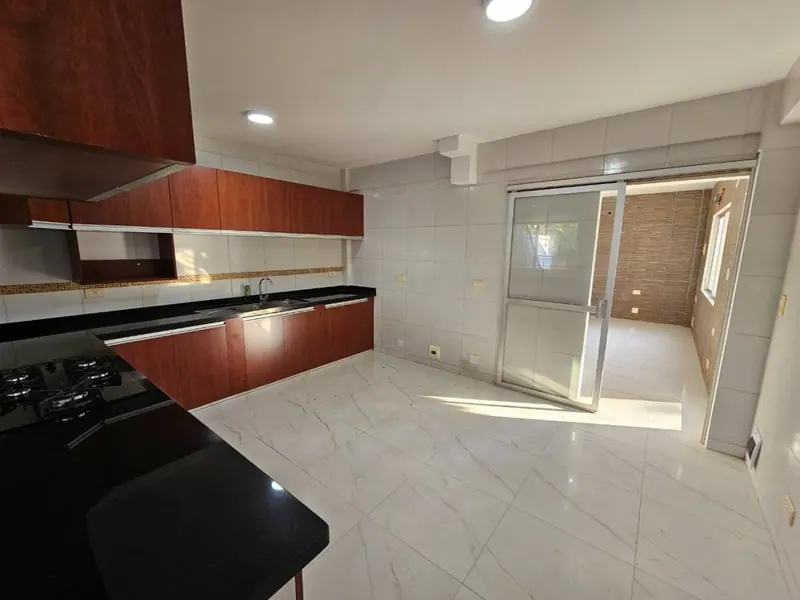 Casa con departamento independiente en venta en urbanización Patujú: foto 22 de 27
